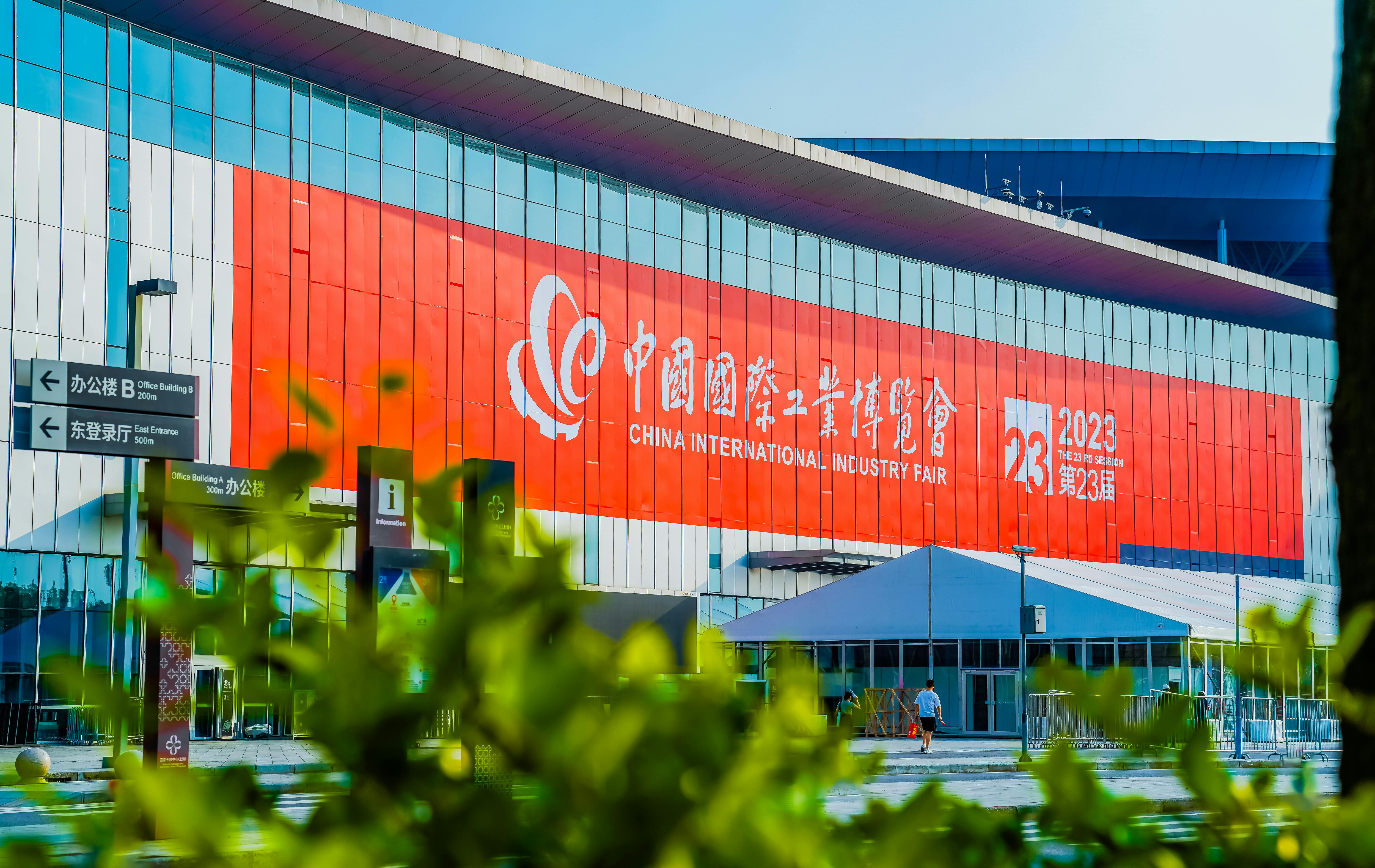 上海展臺(tái)設(shè)計(jì)，預(yù)算有限如何打造高性價(jià)比展臺(tái)